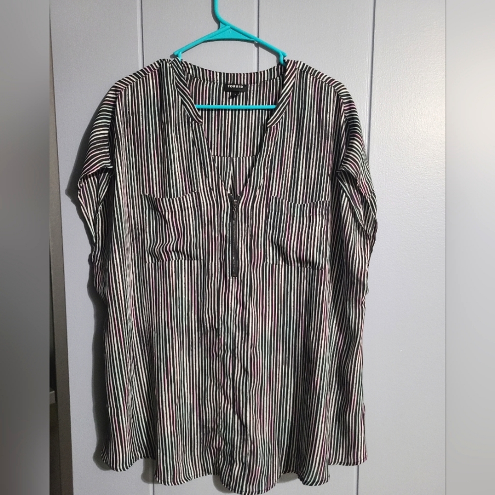 Torrid Georgette shrit, size 2